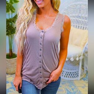 🏰🆕🤎POL: “SHINY SAND” Button Up Lace Trim Tank SMALL